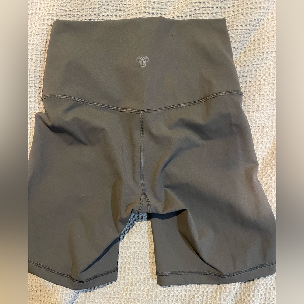 TnAction
TNASLICK™ CHEEKY HI-RISE 7" Never Worn